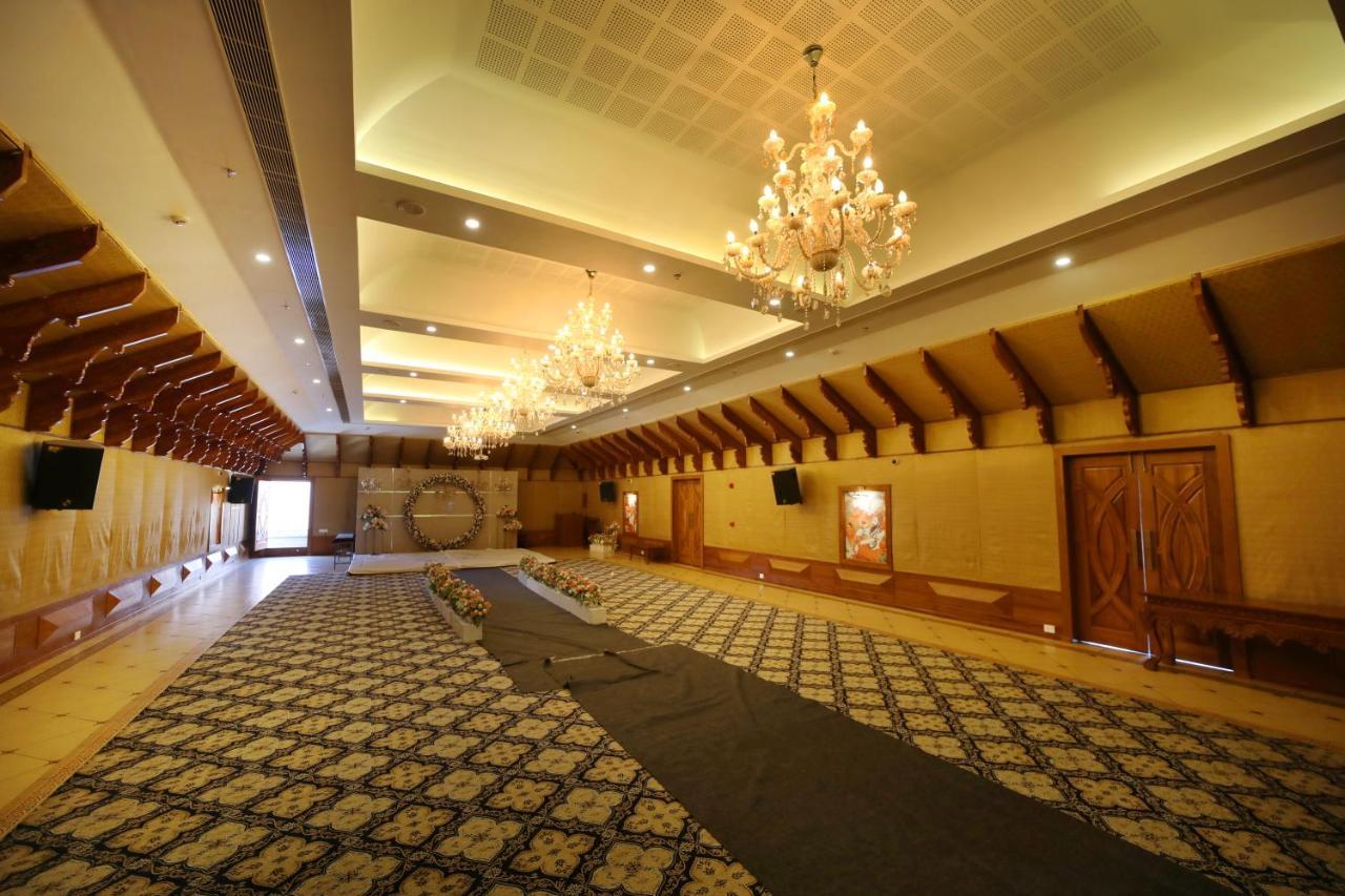 Gokulam Grand Resort & Spa, Kumarakom Exterior foto